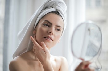 你还要这样洗脸吗？避开洗脸误区，洗出好皮肤